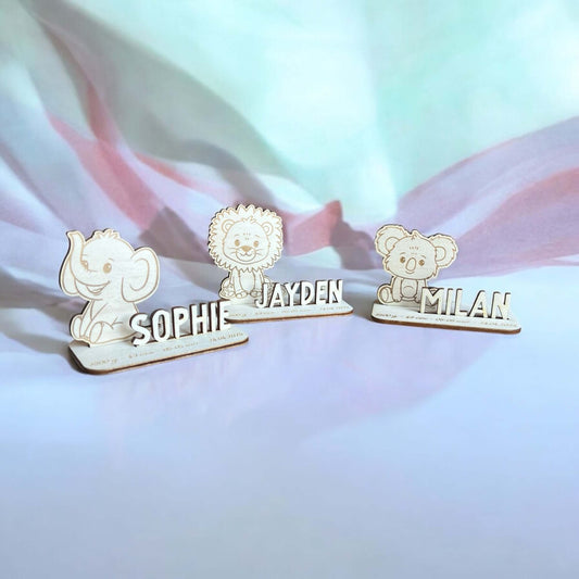 Drie Unieke houten geboortekaartjes