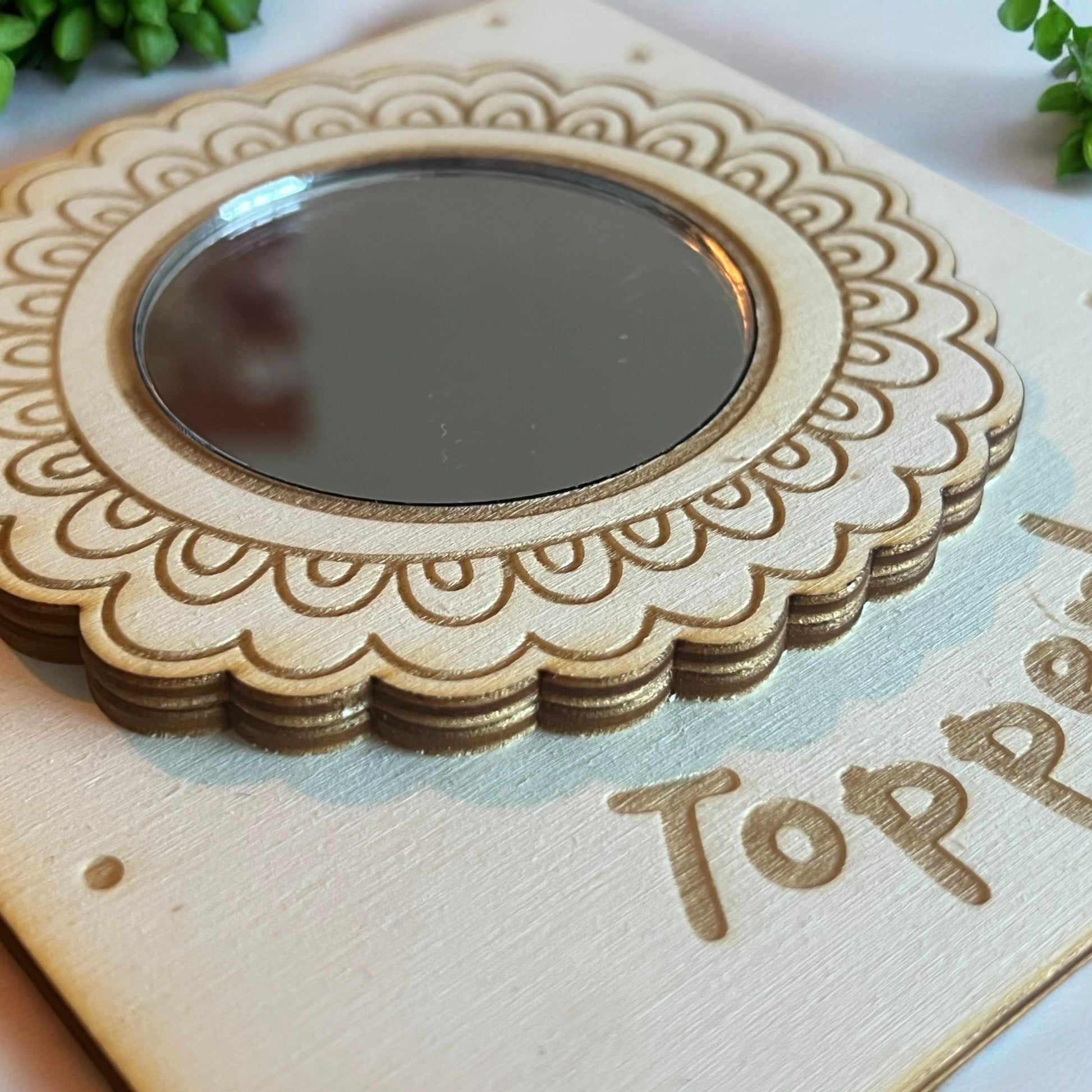 Houten cadeaukaart met spiegel | detail foto spigel